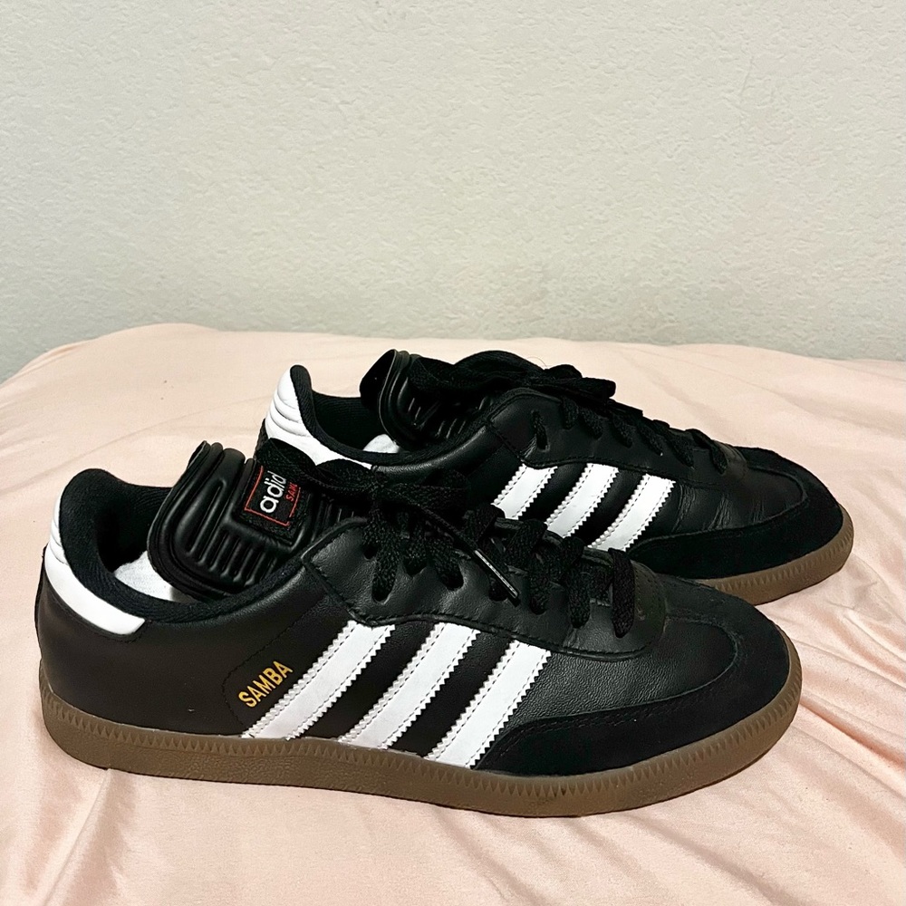 Adidas Samba | Color Black and White | Size 8 Men’s/ 9 Women’s